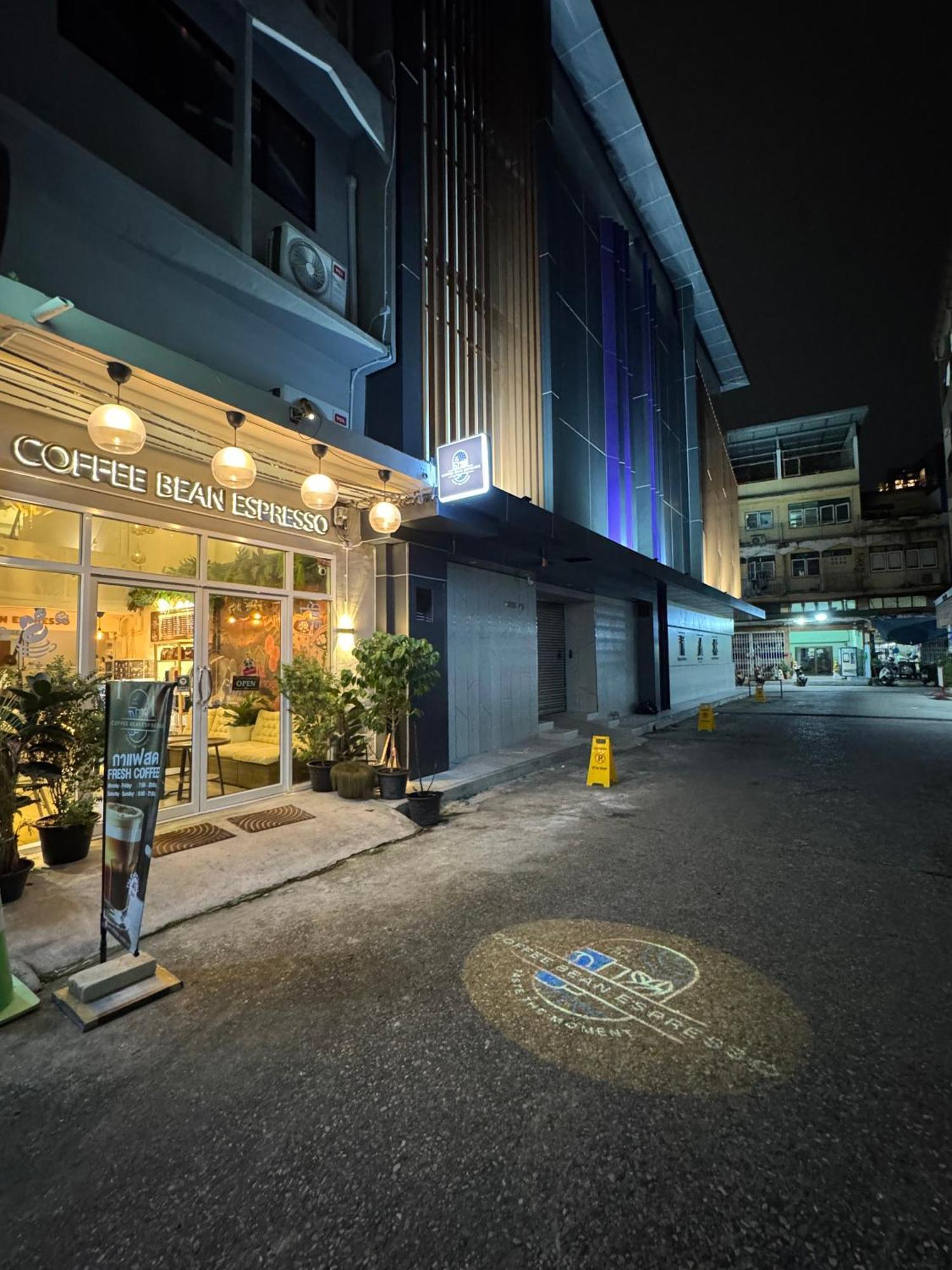 Twenty Two Place Sukhumvit 22 Банкок Екстериор снимка